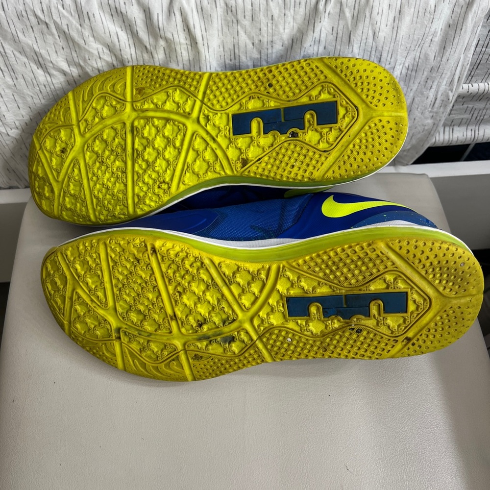 LeBron James Nike Men Blue and Yellow Sneakers with Padded Ankle Support - Picture 13 of 13